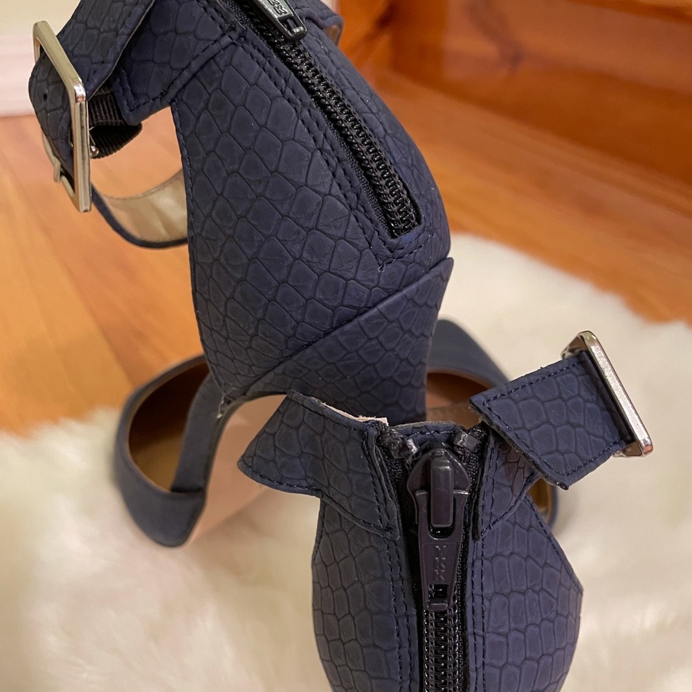 New royal blue pointed-toe ankle-strap pumps w/box - Picture 8 of 11
